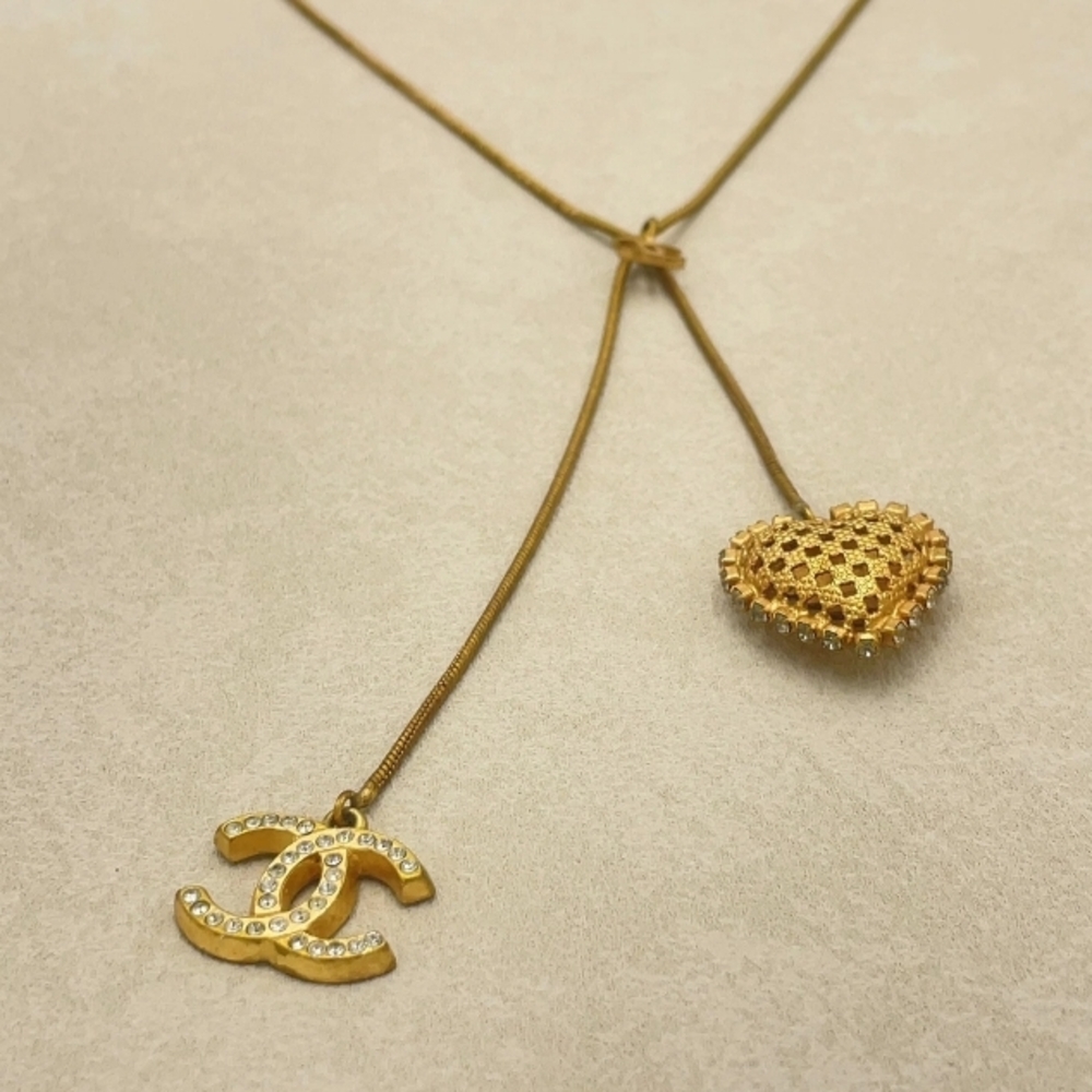 SALE! CHANEL Gold Plated Crystal Heart Lariat Necklace Feat Iconic CC Logo/Box - Picture 8 of 16